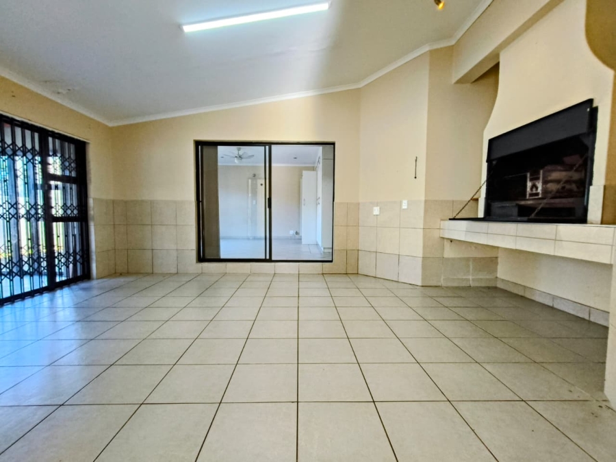 3 Bedroom Property for Sale in Wavecrest Eastern Cape